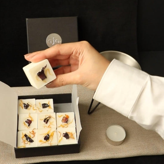 Product Packaging of 9 cubes Wax Melt Floral Scent